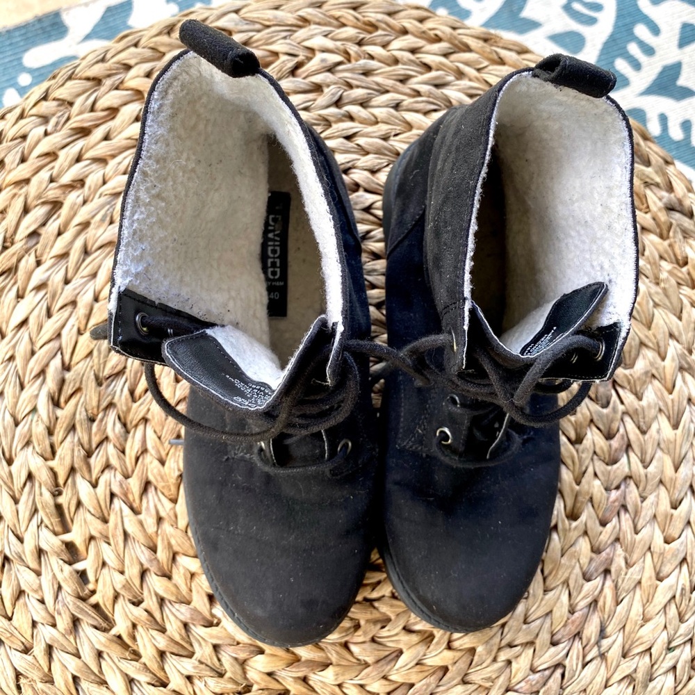 Boots - Picture 3 of 7